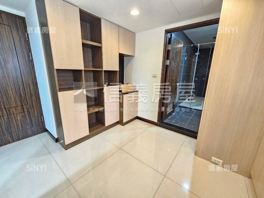 中平稀有電梯頂加大空間房屋室內格局與周邊環境