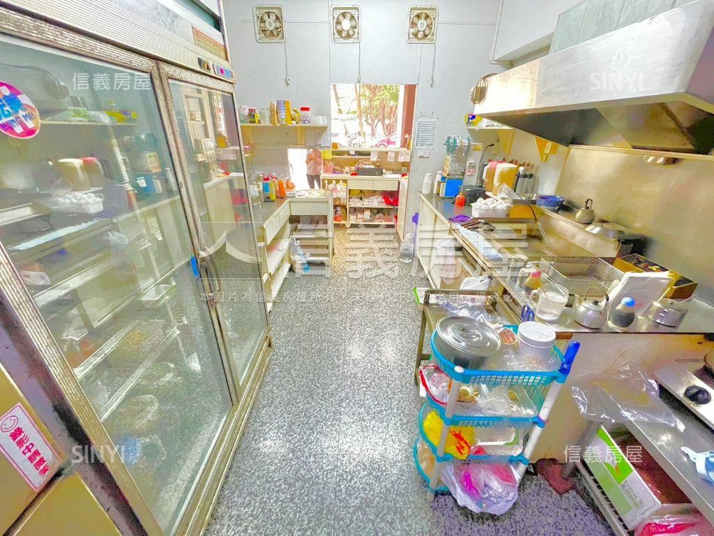 高鐵霸氣大面寬店面平車房屋室內格局與周邊環境