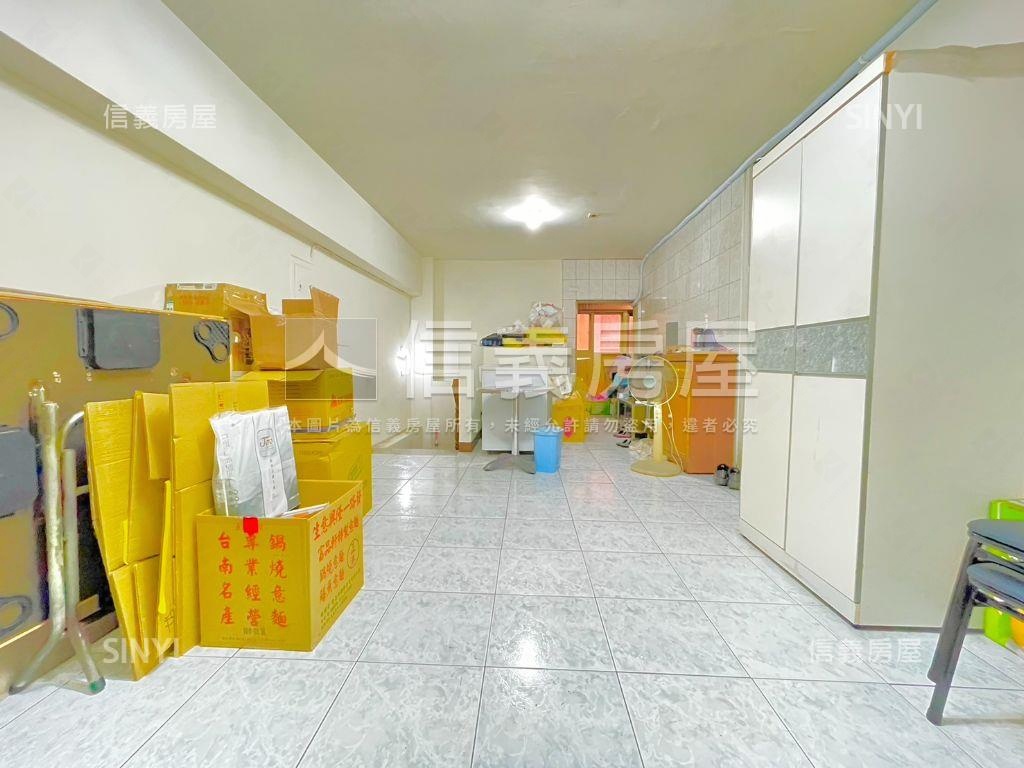 高鐵霸氣大面寬店面平車房屋室內格局與周邊環境
