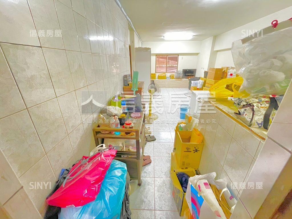 高鐵霸氣大面寬店面平車房屋室內格局與周邊環境