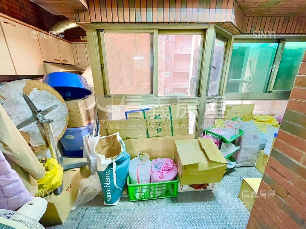 高鐵霸氣大面寬店面平車房屋室內格局與周邊環境