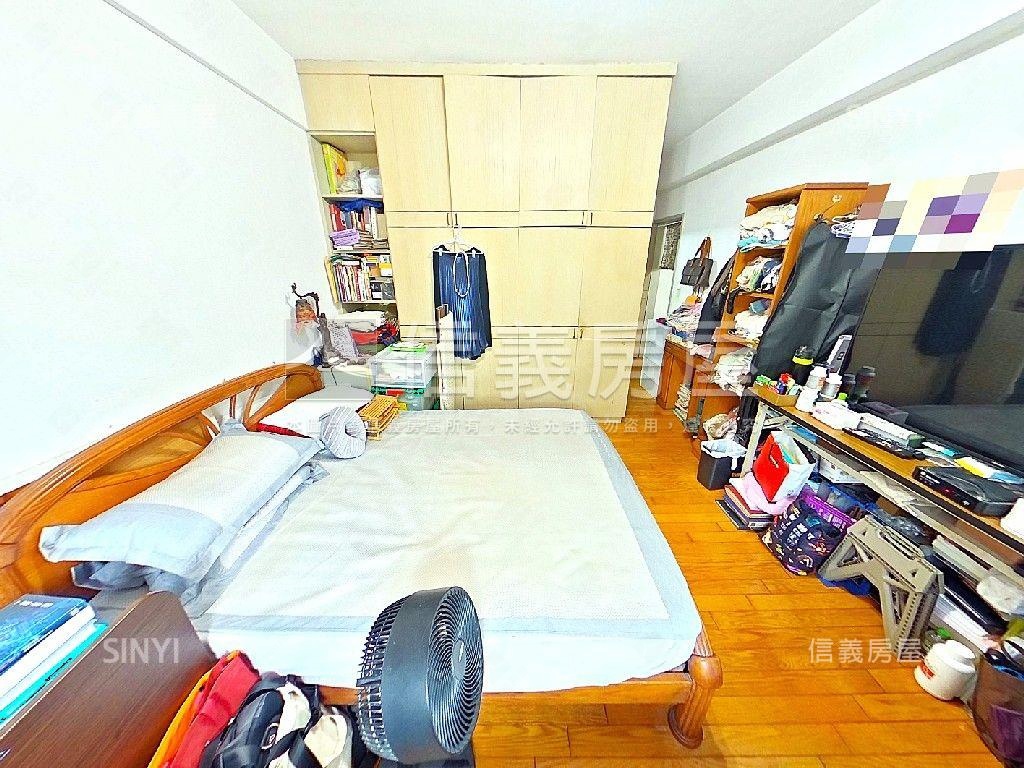 專任華園高樓附坡平車位房屋室內格局與周邊環境