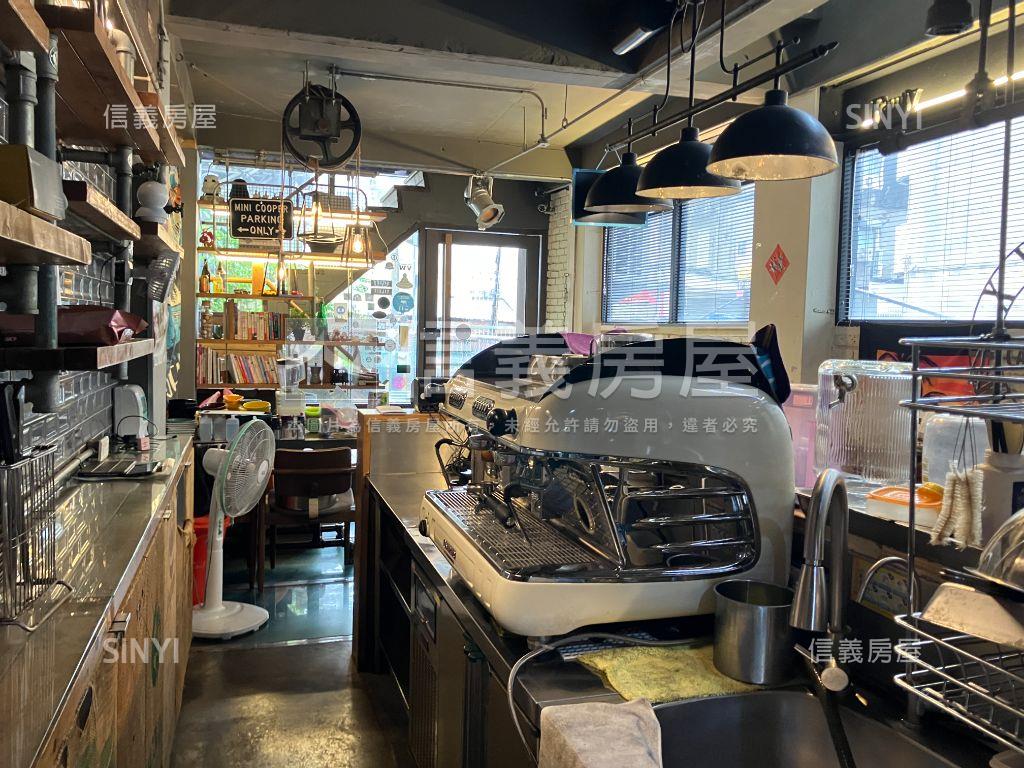 雙百貨公司旁青年創業透天房屋室內格局與周邊環境