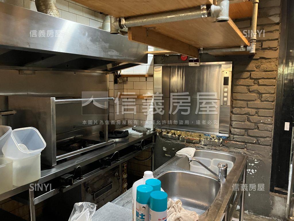 雙百貨公司旁青年創業透天房屋室內格局與周邊環境