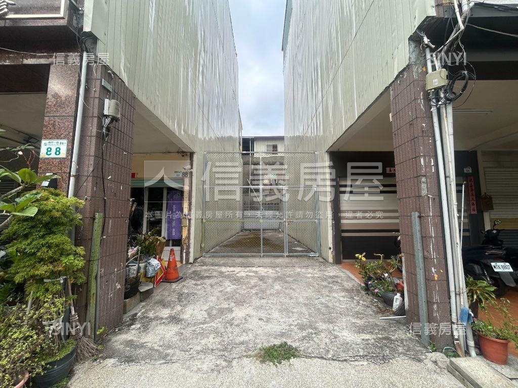 校園首排稀有正路住五土地房屋室內格局與周邊環境