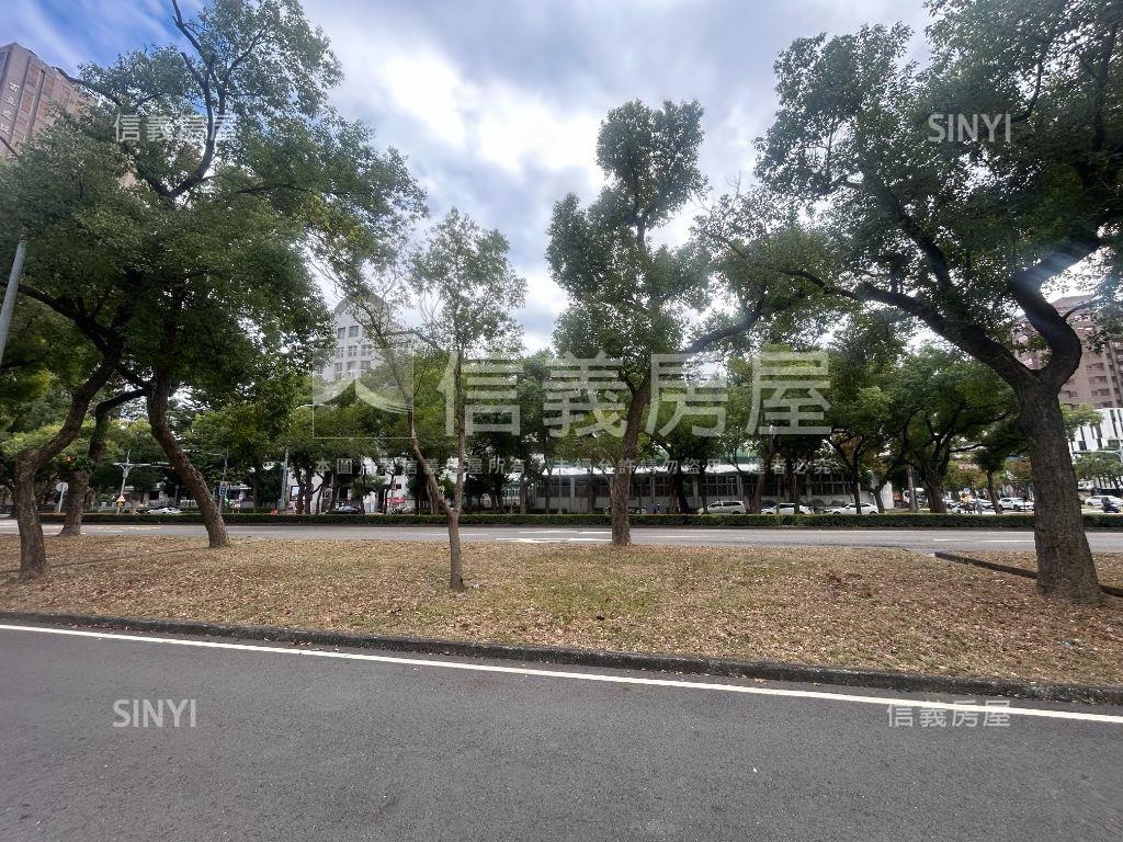 校園首排稀有正路住五土地房屋室內格局與周邊環境