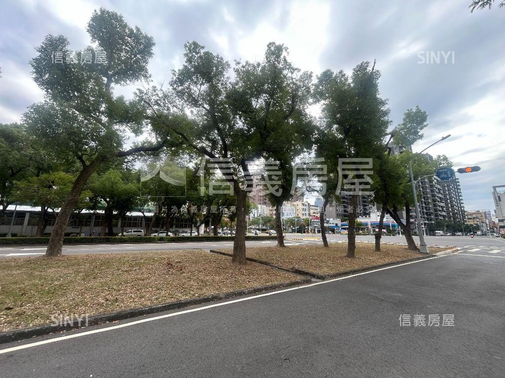 校園首排稀有正路住五土地房屋室內格局與周邊環境