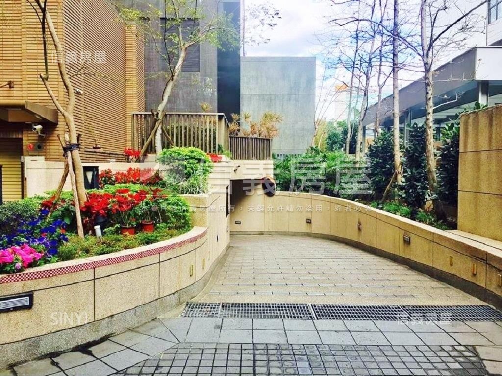 大直上城高樓車位房屋室內格局與周邊環境