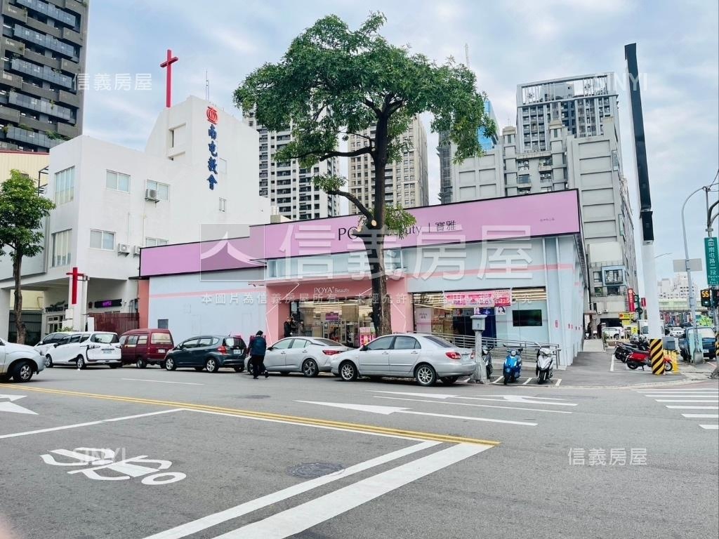 國雄文心森林露台戶房屋室內格局與周邊環境