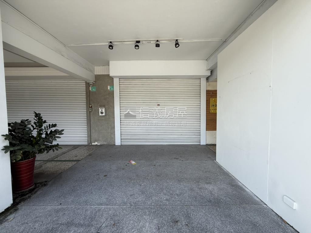 東寧路熱鬧金店面房屋室內格局與周邊環境