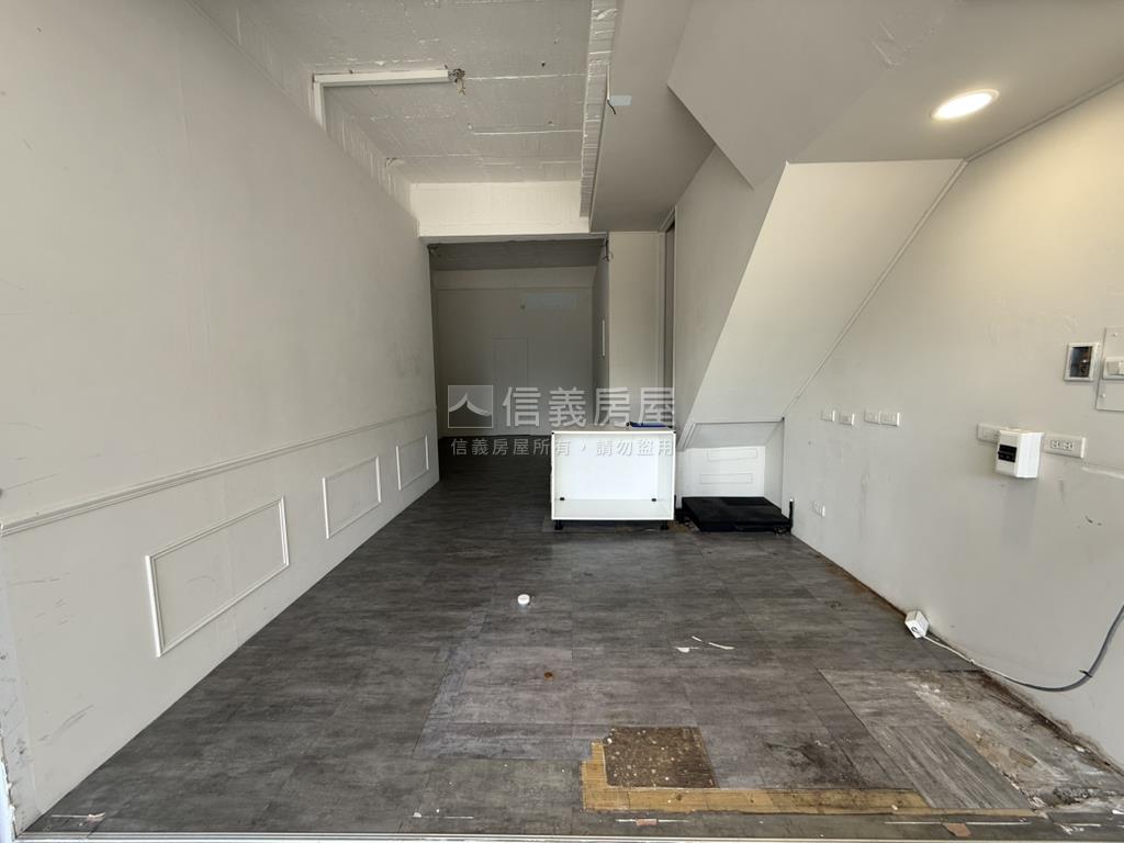 東寧路熱鬧金店面房屋室內格局與周邊環境