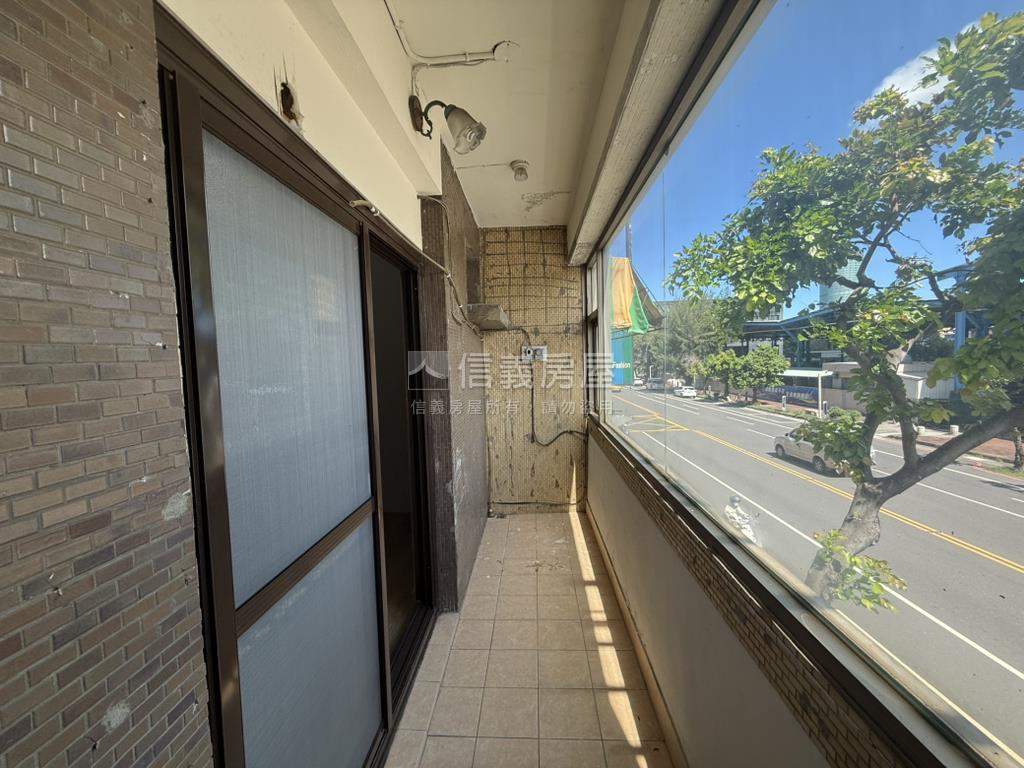東寧路熱鬧金店面房屋室內格局與周邊環境