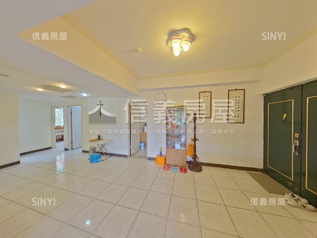 電梯四房坡平車位房屋室內格局與周邊環境