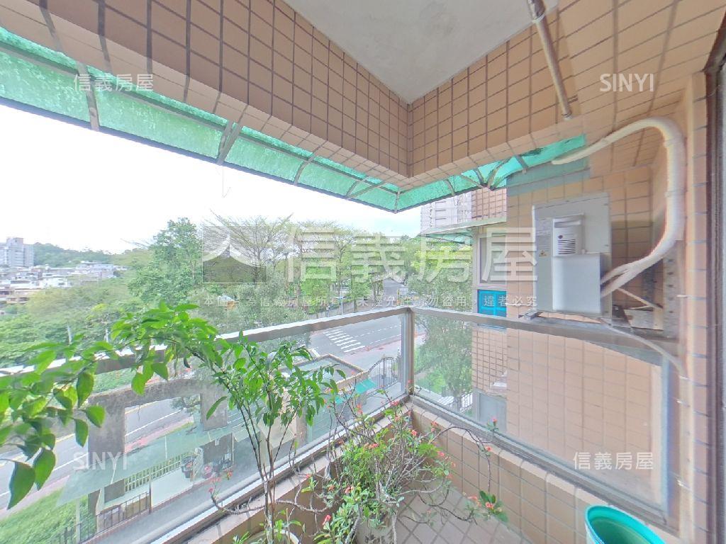 電梯四房坡平車位房屋室內格局與周邊環境