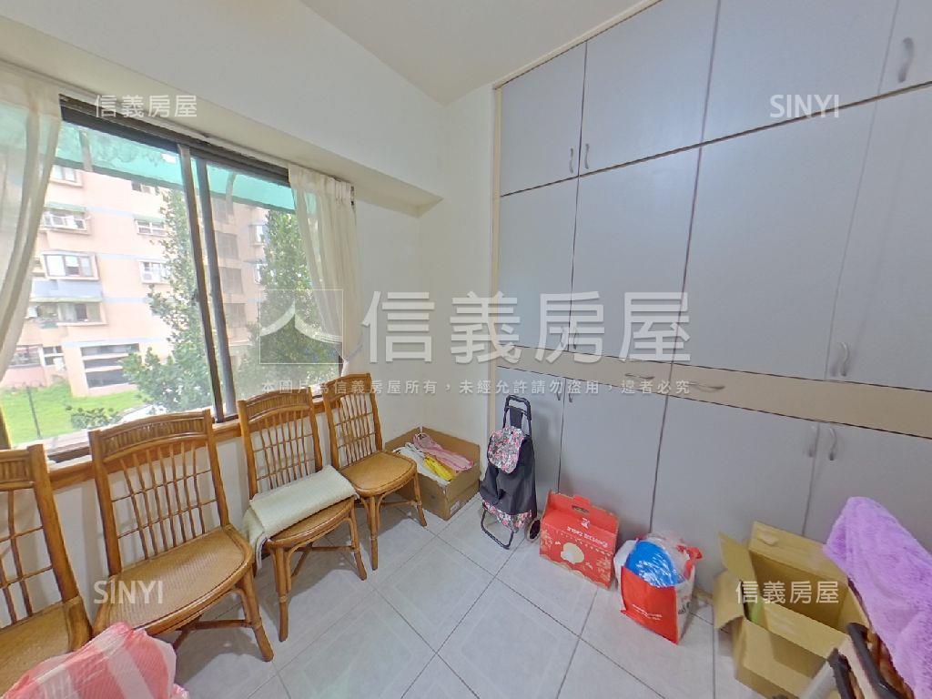 電梯四房坡平車位房屋室內格局與周邊環境