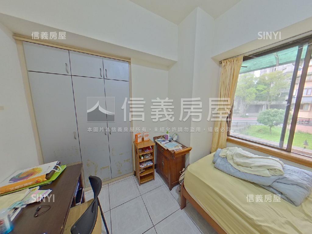 電梯四房坡平車位房屋室內格局與周邊環境