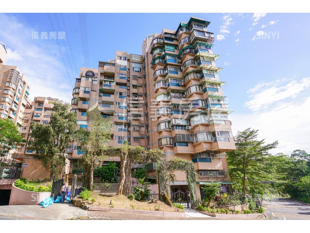 電梯四房坡平車位房屋室內格局與周邊環境