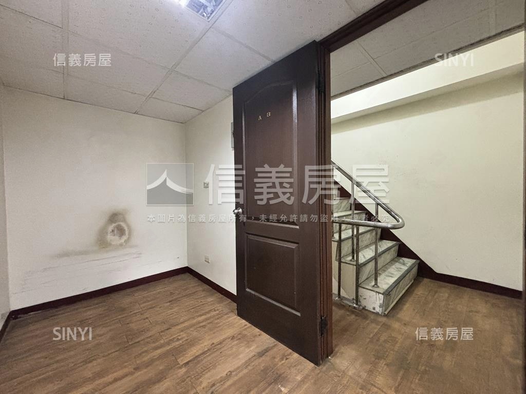 麥當勞正隔壁收租金店房屋室內格局與周邊環境