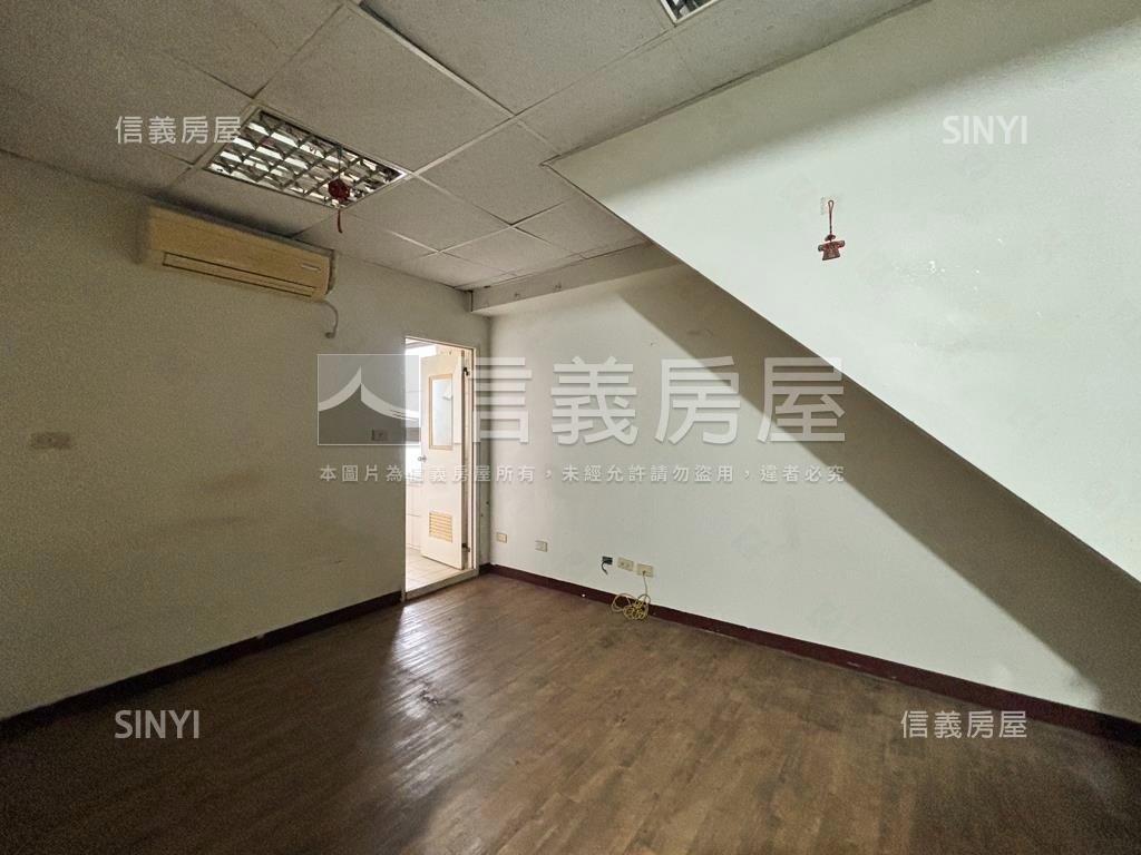 麥當勞正隔壁收租金店房屋室內格局與周邊環境