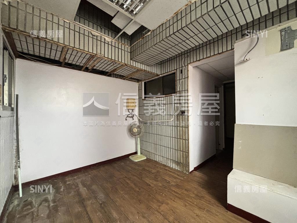 麥當勞正隔壁收租金店房屋室內格局與周邊環境