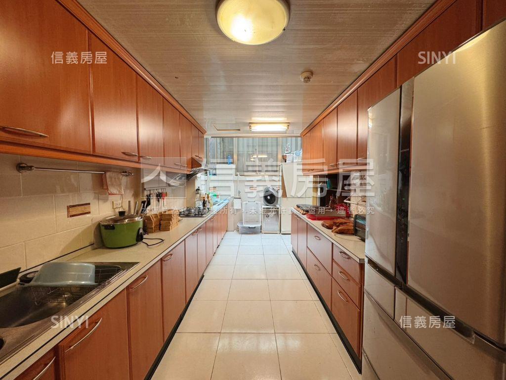 ⭐伯夫人典雅下疊＋車位⭐房屋室內格局與周邊環境