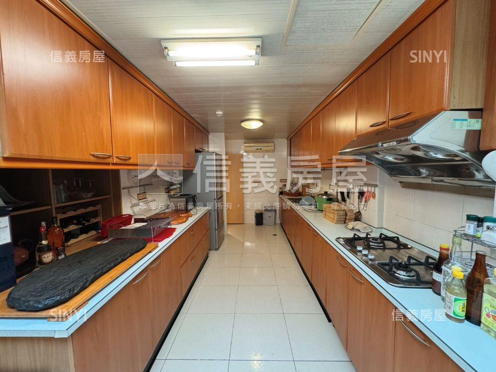 ⭐伯夫人典雅下疊＋車位⭐房屋室內格局與周邊環境