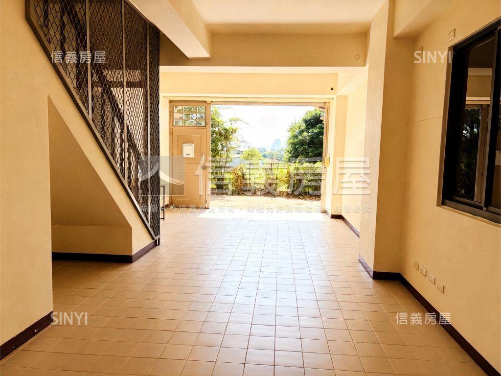 市政路旁１５年車庫別墅房屋室內格局與周邊環境