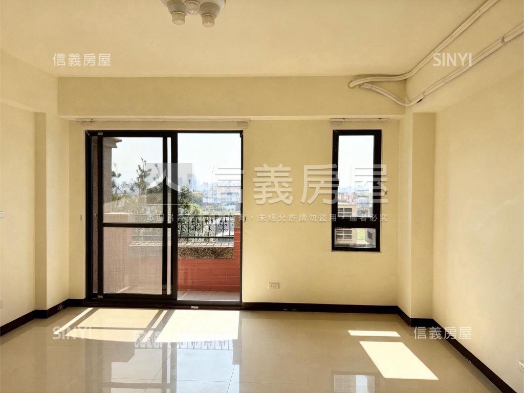 市政路旁１５年車庫別墅房屋室內格局與周邊環境