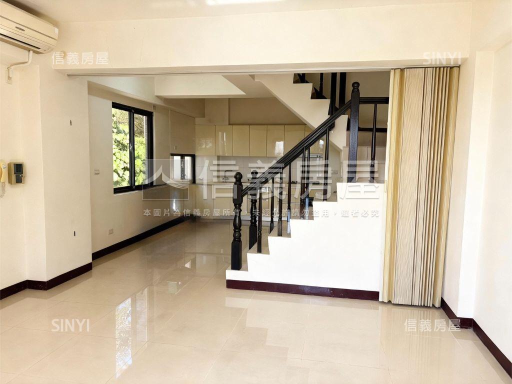 市政路旁１５年車庫別墅房屋室內格局與周邊環境