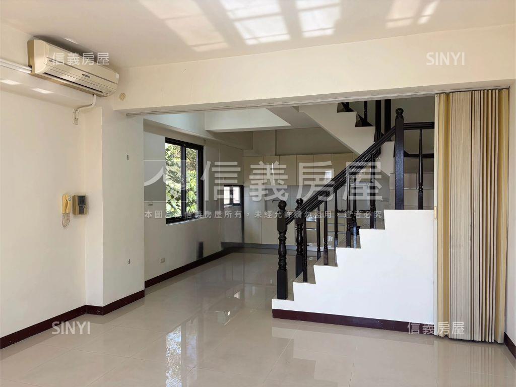 市政路旁１５年車庫別墅房屋室內格局與周邊環境