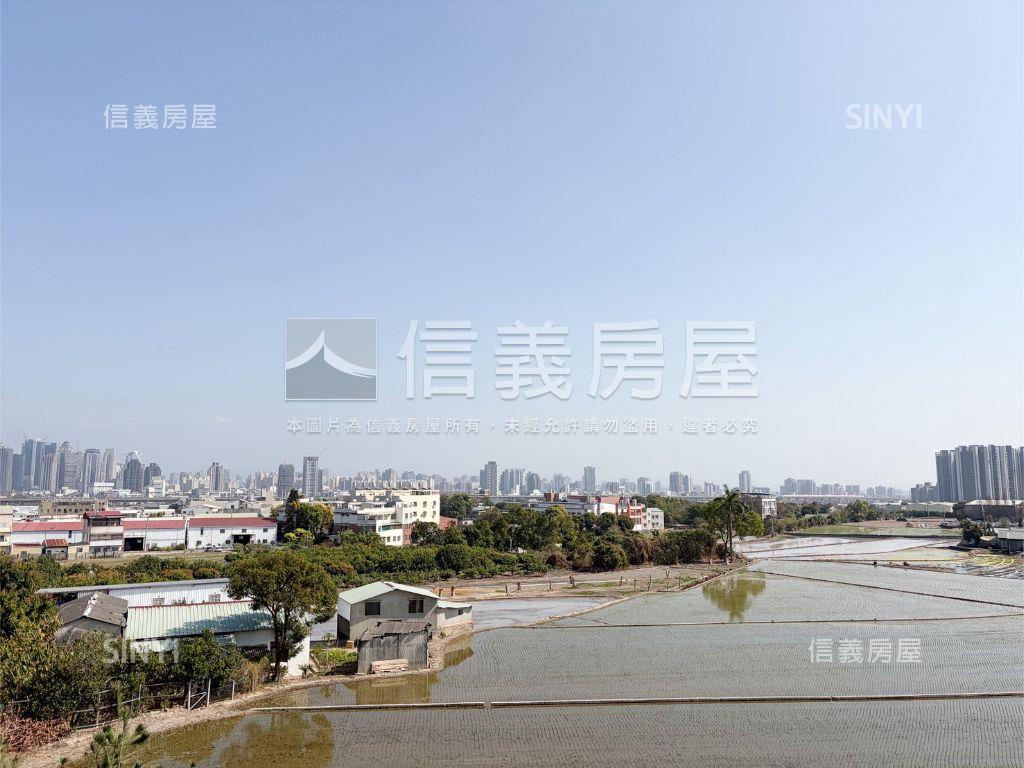 市政路旁１５年車庫別墅房屋室內格局與周邊環境