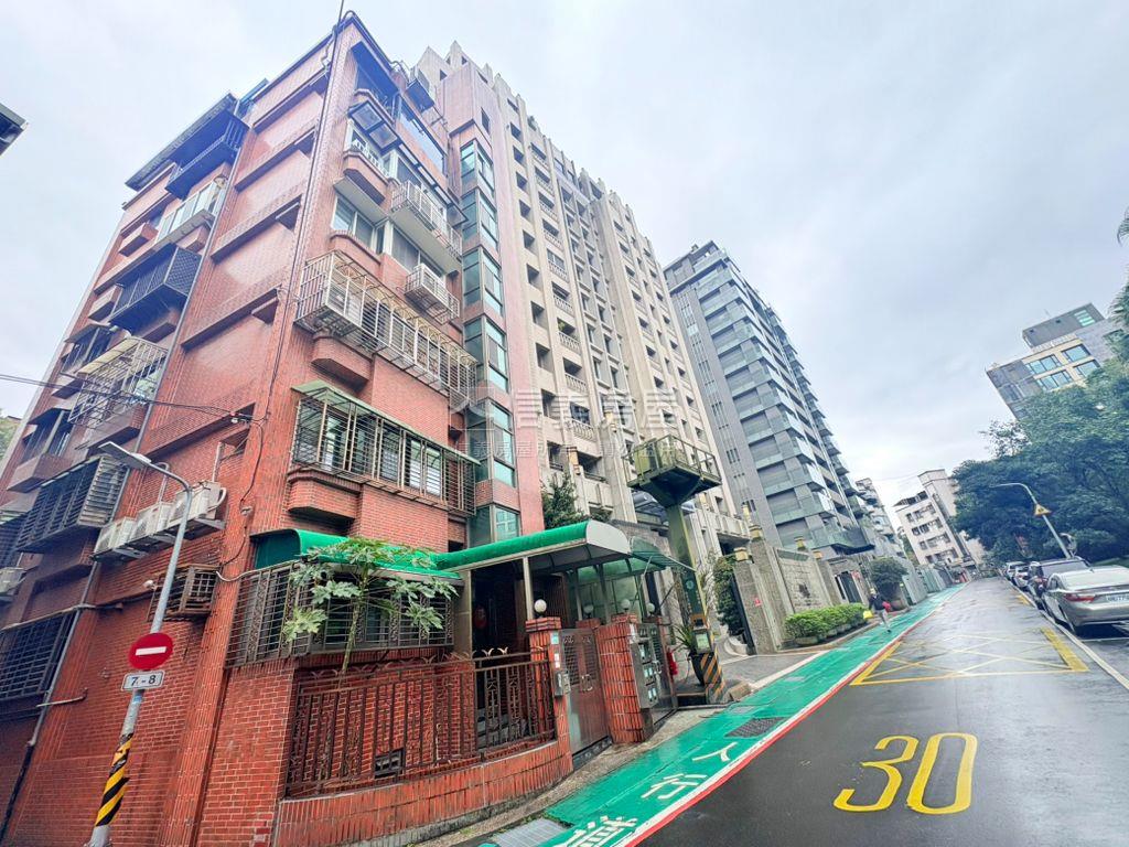 誠售．康寧華廈壹樓釋出房屋室內格局與周邊環境