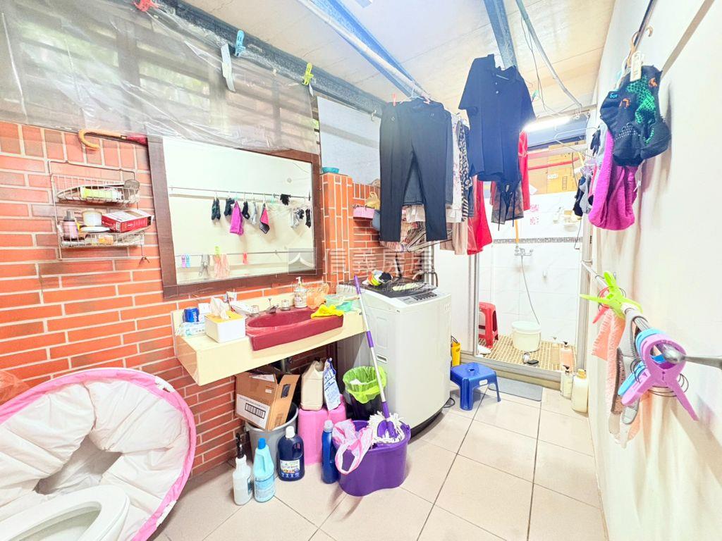 誠售．康寧華廈壹樓釋出房屋室內格局與周邊環境