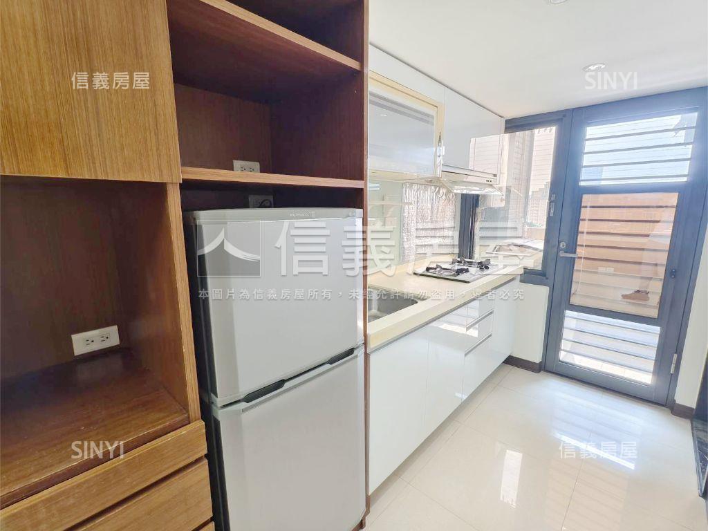 超級Ｆ１美妝首購大空間房屋室內格局與周邊環境