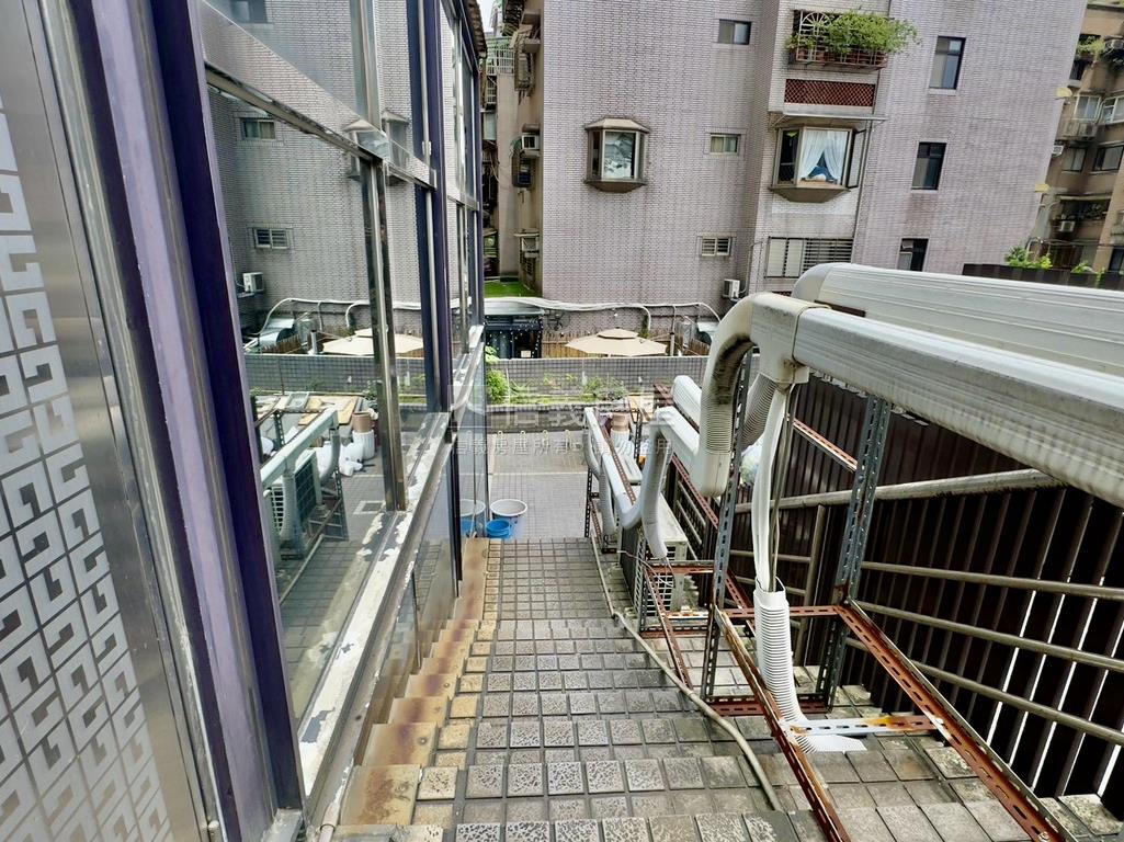 名喬財金辦公大樓車位另購房屋室內格局與周邊環境