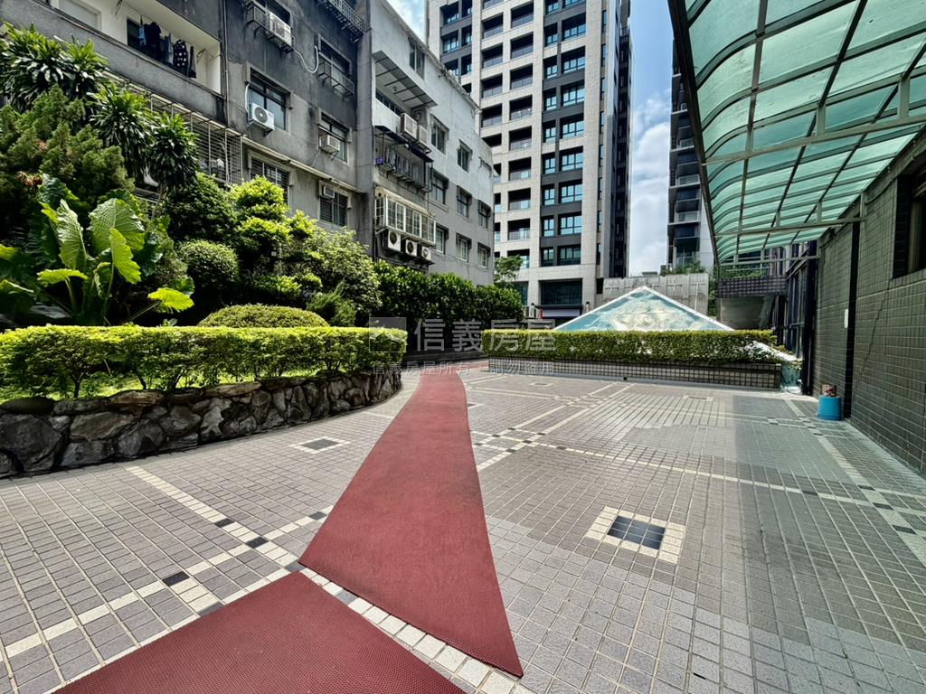 名喬財金辦公大樓車位另購房屋室內格局與周邊環境