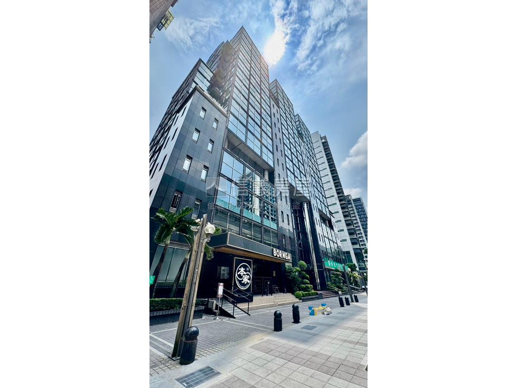 名喬財金辦公大樓車位另購房屋室內格局與周邊環境