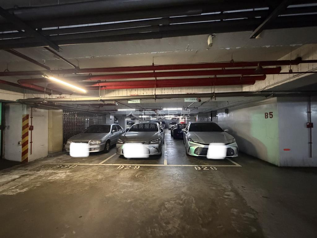 名喬財金辦公大樓車位另購房屋室內格局與周邊環境