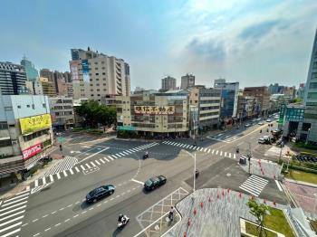 稀有角窗牆招顯眼寬透店