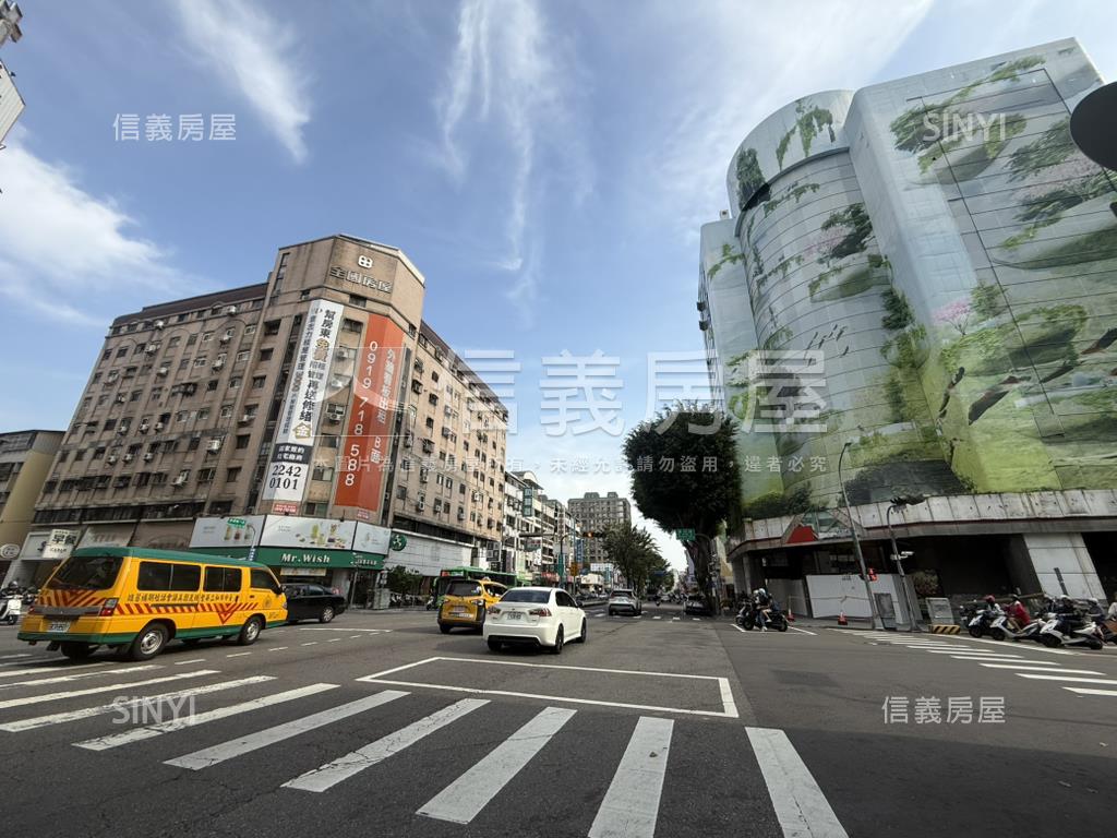 正崇德路約９０坪黃金商辦房屋室內格局與周邊環境