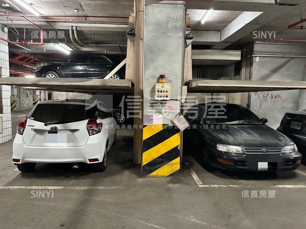 世運哈囉社區子母車位房屋室內格局與周邊環境