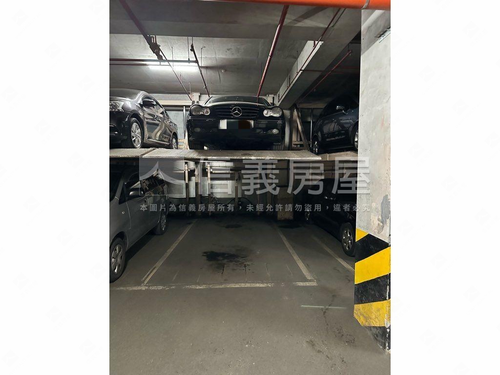 世運哈囉社區子母車位房屋室內格局與周邊環境
