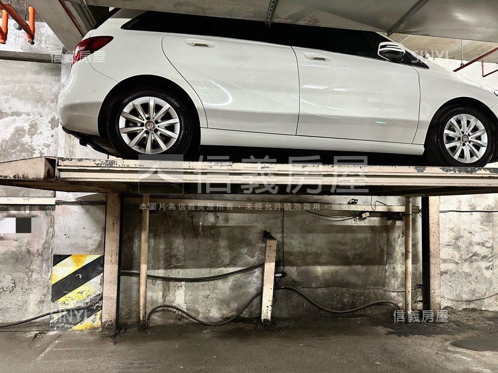 世運哈囉社區子母車位房屋室內格局與周邊環境