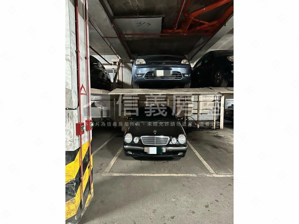 世運哈囉社區子母車位房屋室內格局與周邊環境