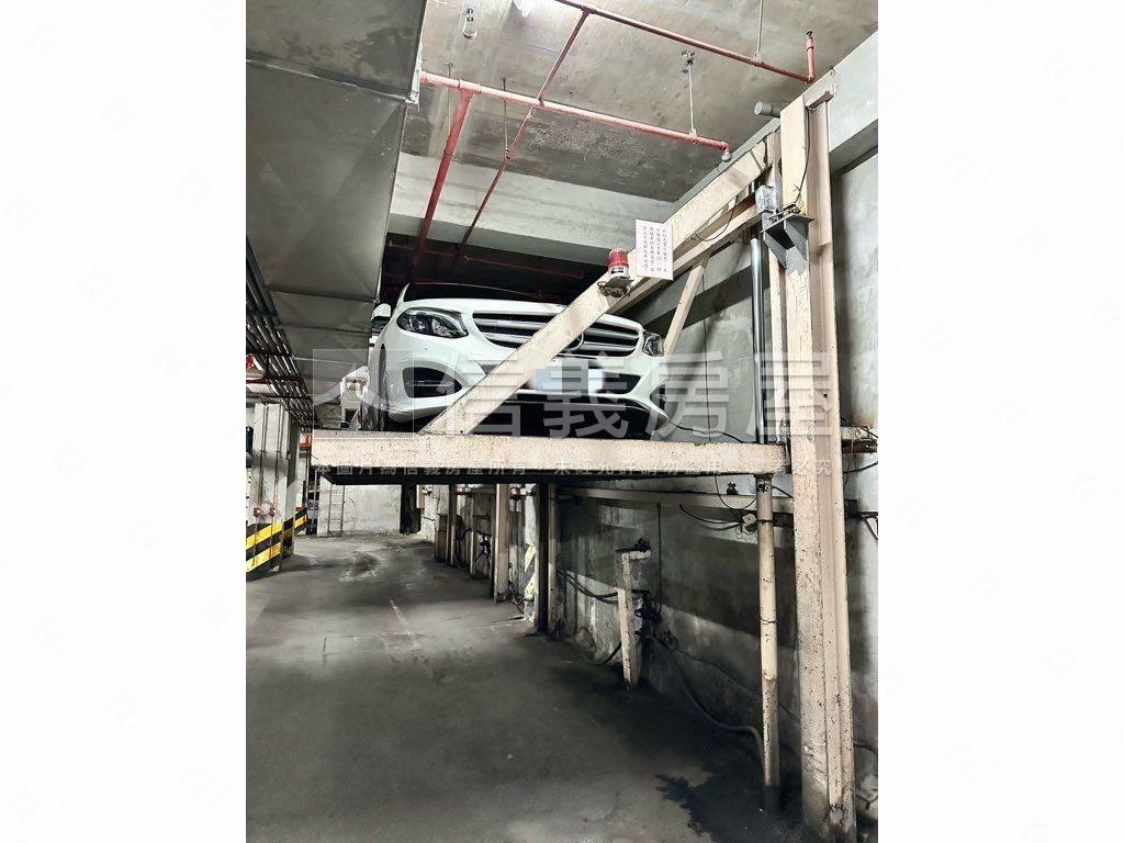 世運哈囉社區子母車位房屋室內格局與周邊環境