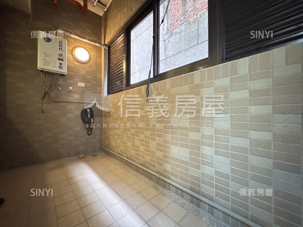 百達翡翠高樓三房平車房屋室內格局與周邊環境