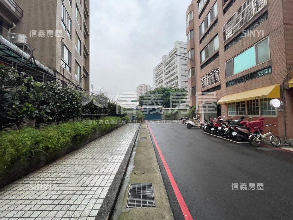 中正名人巷Ｂ１車位８Ａ房屋室內格局與周邊環境