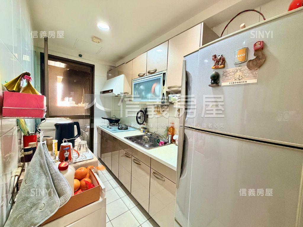 屋齡不到２０機能佳美三房房屋室內格局與周邊環境