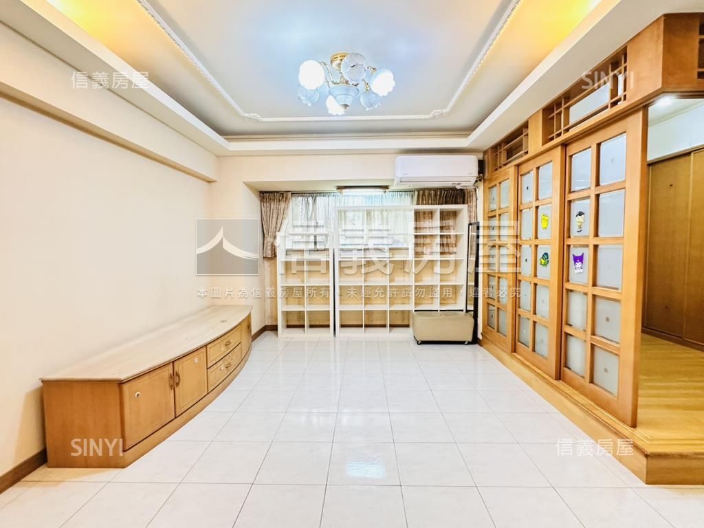 景安捷運３房平面車位房屋室內格局與周邊環境