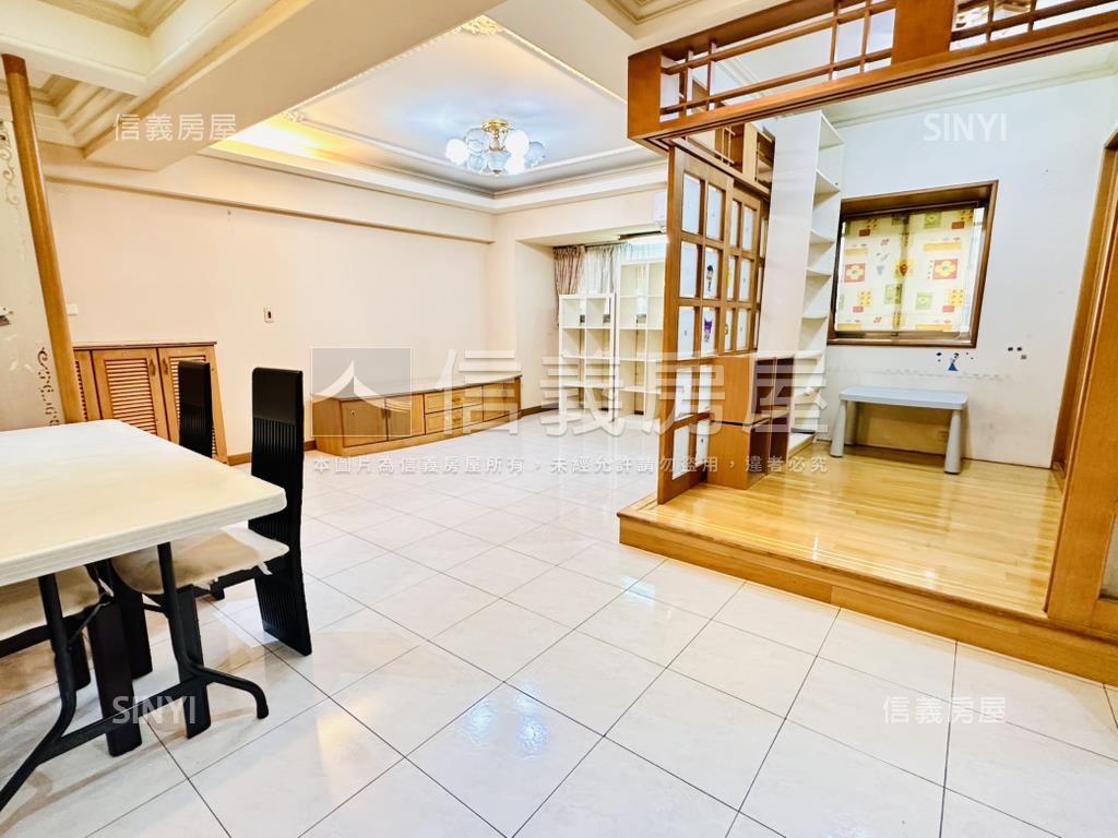 景安捷運３房平面車位房屋室內格局與周邊環境